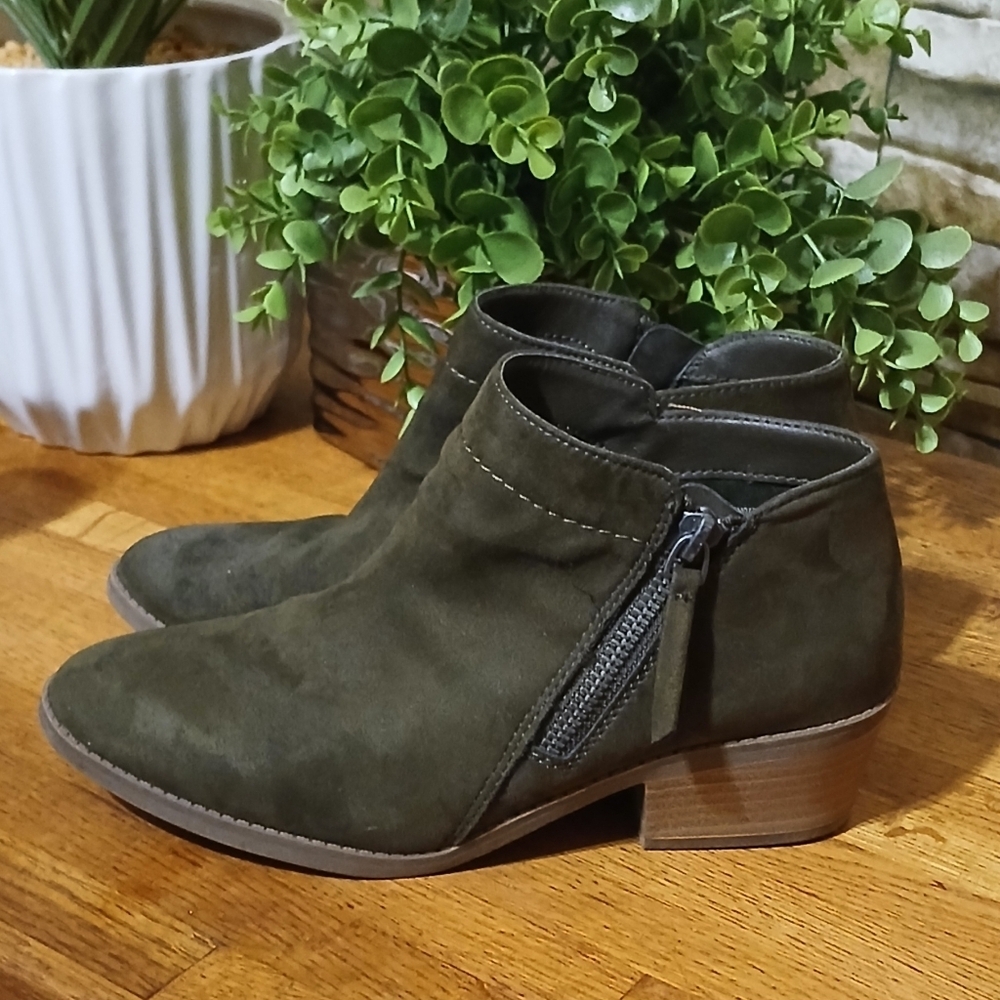 Time and Tru Olive Ankle Boots Sz‎ 6M